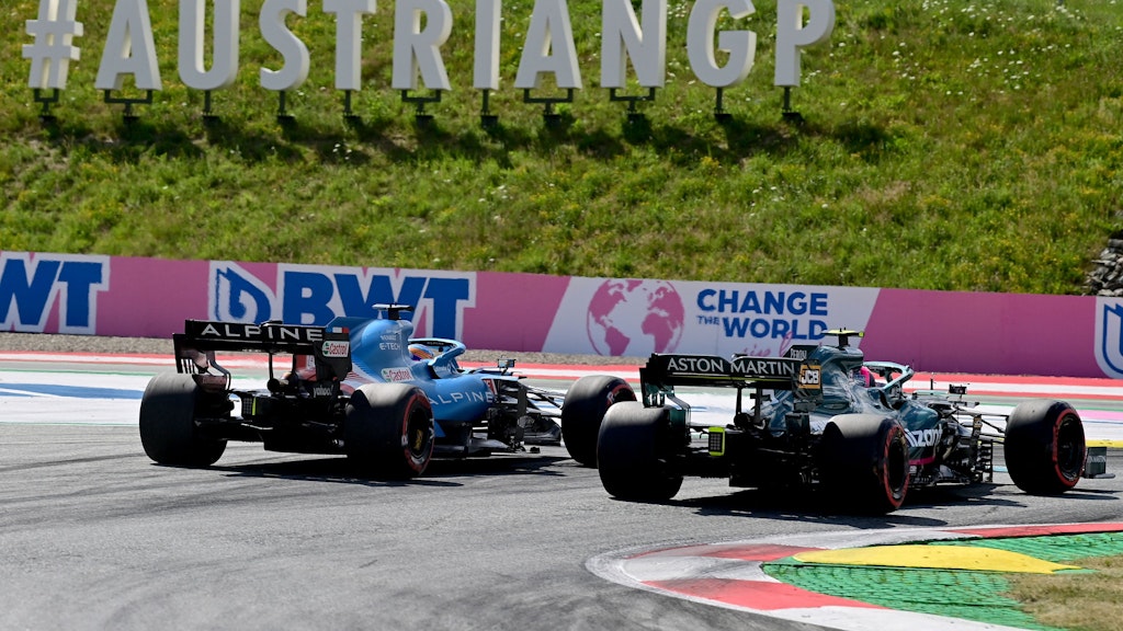 Sebastian Vettel (r.) behinderte im Qualifying Fernando Alonso. 