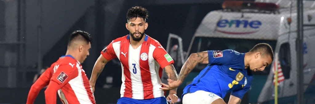 Paraguays Verteidiger Omar Alderete (M.), hier bei der Copa América im Einsatz gegen Brasilien, steht nach nur einem Jahr bei Hertha BSC vor dem Absprung.