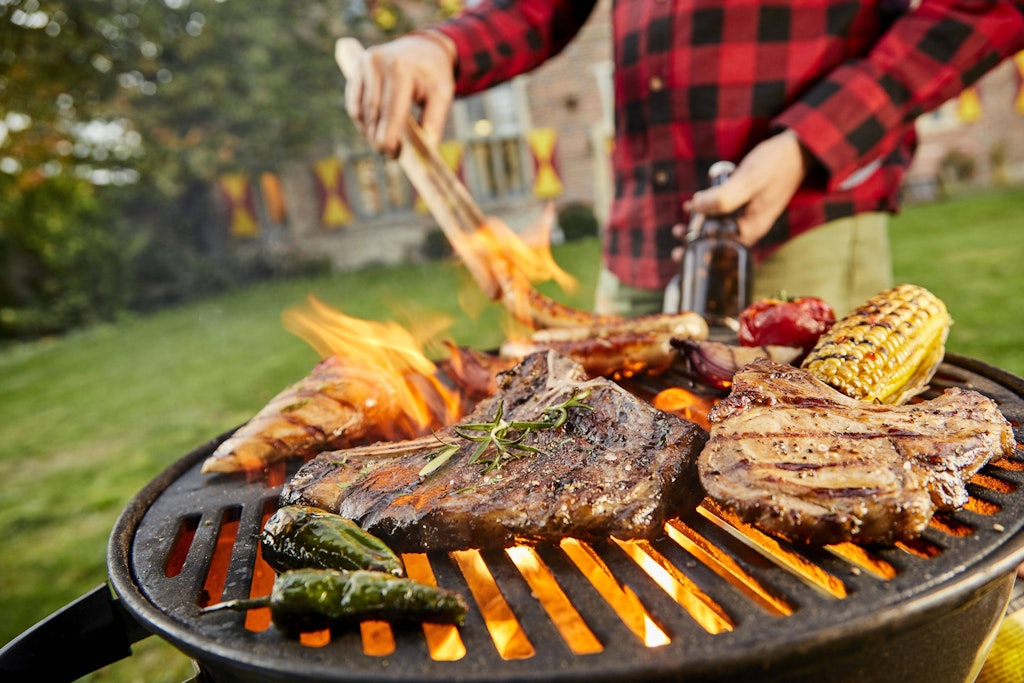 Beim Grillen gehören leckere Salate als Beilage einfach dazu. Wir haben drei Rezepte für Sie.