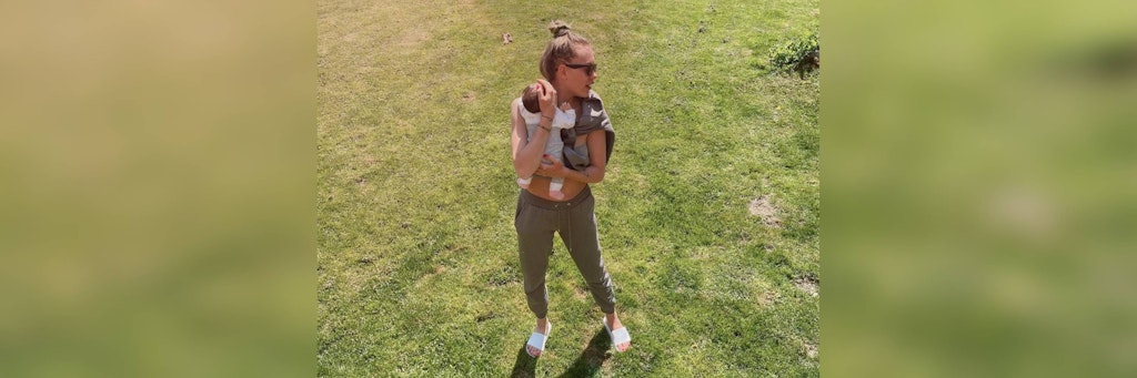 Cheyenne Ochsenknecht wenige Wochen nach der Geburt mit ihrer Tochter Mavie.