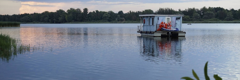 Ein Urlaub auf dem Hausboot kann romantisch sein – wenn man nicht auf Betrüger hereinfällt.