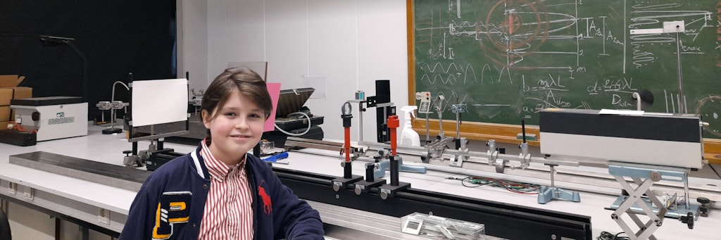 Laurent Simons hat sein Physikstudium an der belgischen Universität Antwerpen erfolgreich abgeschlossen – ein gutes Jahr nur brauchte Laurent für das Pensum, für das normalerweise drei Jahre gerechnet werden.