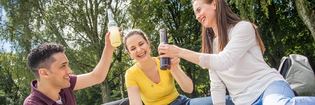Viele nutzen die Lockerungen, um sich endlich wieder mit Freundinnen und Freunden zu treffen. Doch einige Menschen entwickeln dabei Ängste.