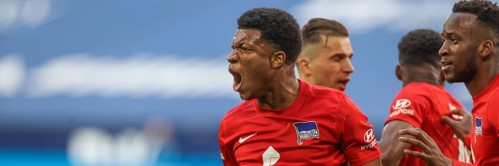 Gut getroffen, gut gebrüllt! Jessic Ngankam bei dem wichtigsten Tor seiner jungen Karriere. Sein Treffer zum 2:1 auf Schalke war der Klassenerhalt.