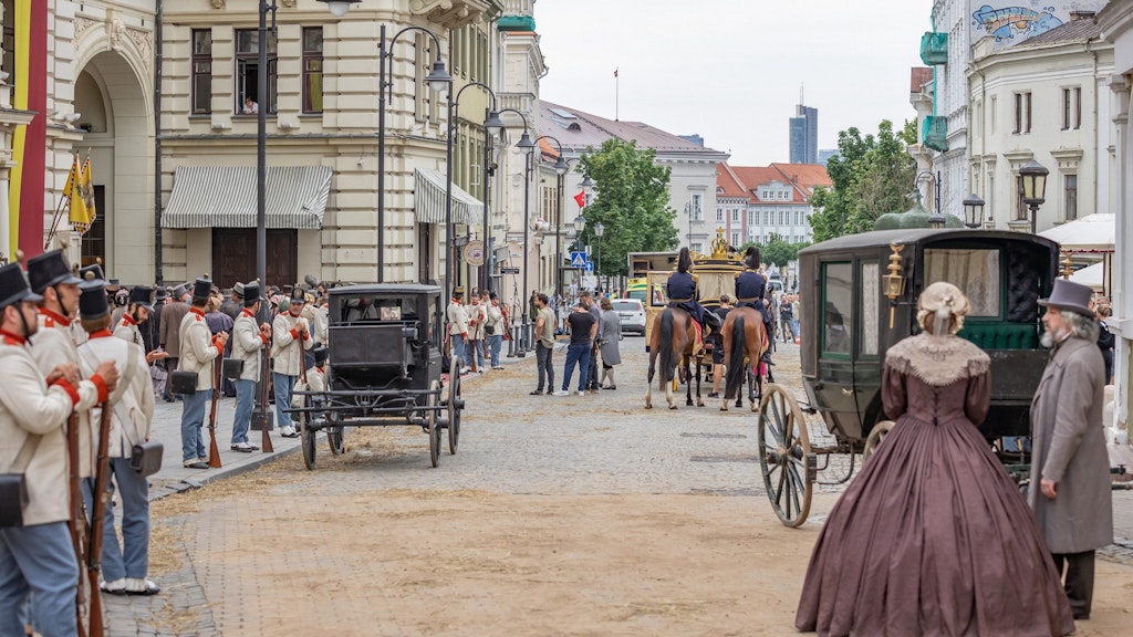 Für die „Sisi“-Serie hat sich die Altstadt in Vilnius in das alte Wien verwandelt.