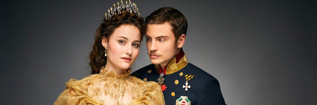 Die neue Sisi: Gespielt wird sie in der RTL-Serie von Dominique Devenport, Jannik Schümann ist als Kaiser Franz Joseph zu sehen.