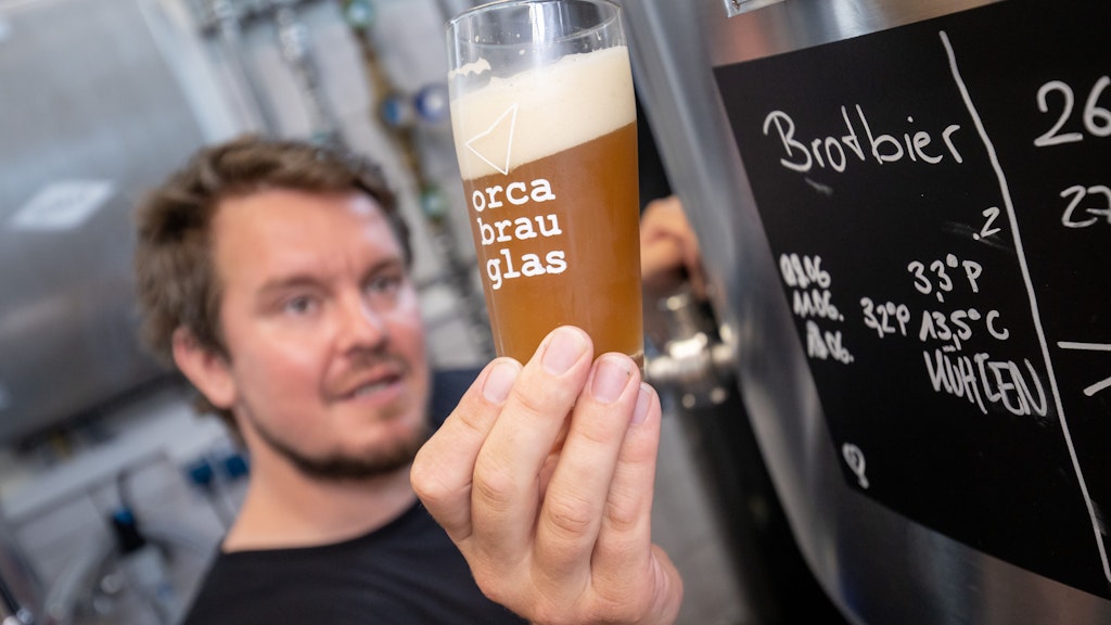 Felix vom Endt mit seinem Brotbier.