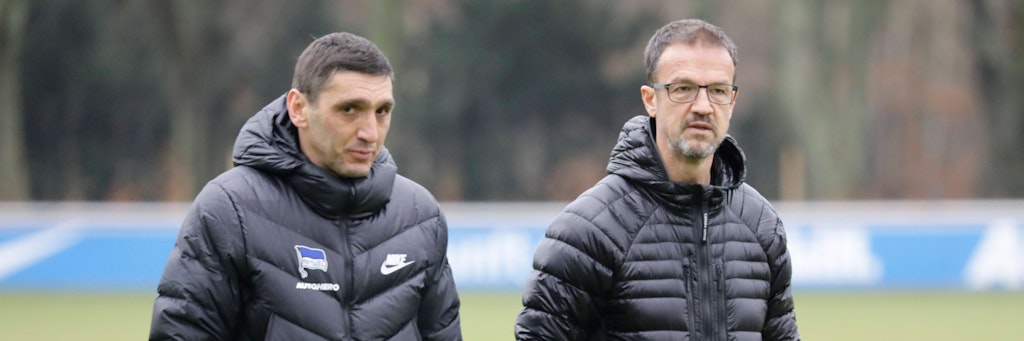 Traner Tayfun Korkut und Manager Fredi Bobic schauen genau hin, weclhe Profis den Verein in Zukunft weiterbringen.