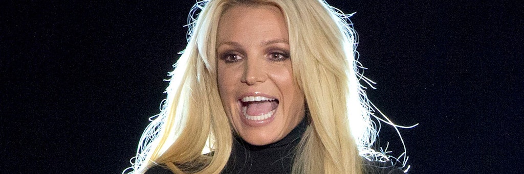 Britney Spears steht auf der Bühne vom Park MGM Hotel-Casino.