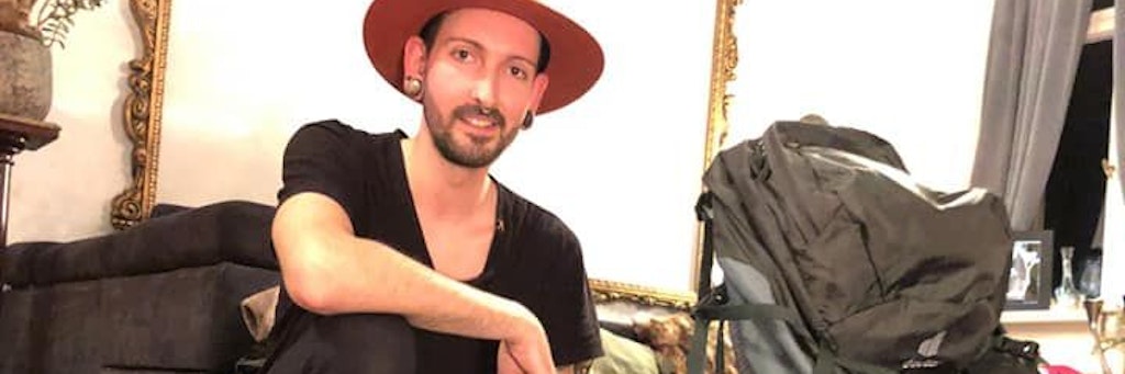 Fabian Kahl hat seine Sachen gepackt; ist bereit, „Bares für Rares“ den Rücken zu kehren und in die Wildnis Afrikas zu gehen.