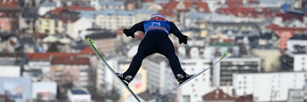 Hatte beim fantastischen Trainingssprung ganz lange Zeit für den tollen Blick auf Innsbruck: Markus Eisenbichler.