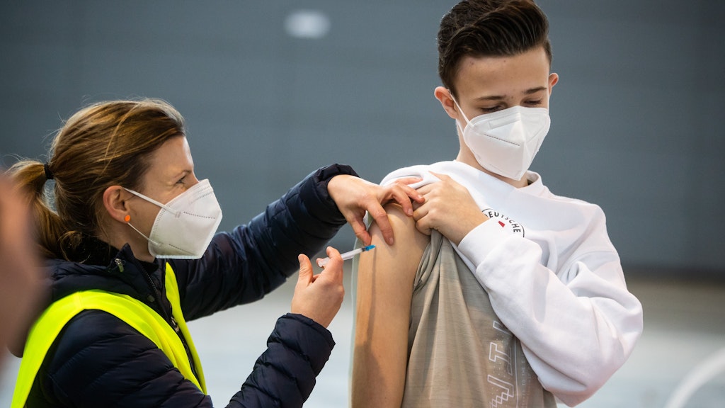 Neue Impfoffensive: Ganze Familien sollen jetzt den Piks in Berlin bekommen.