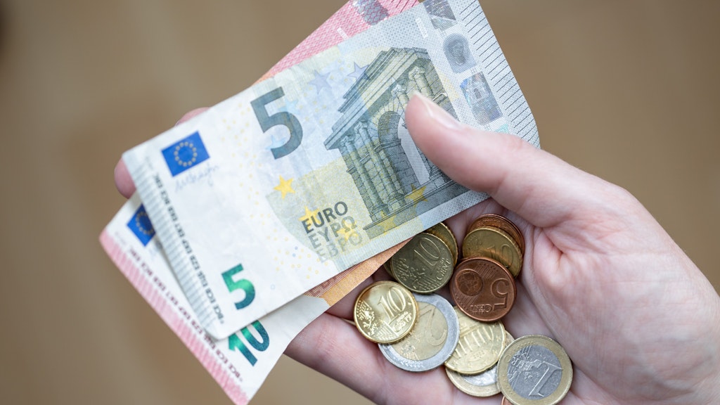 Fast ein Fünftel aller Vollzeitbeschäftigten in Deutschland sind Geringverdiener. Sie müssen mit einem Bruttoarbeitsentgelt unter 2284 Euro im Monat über die Runden kommen.