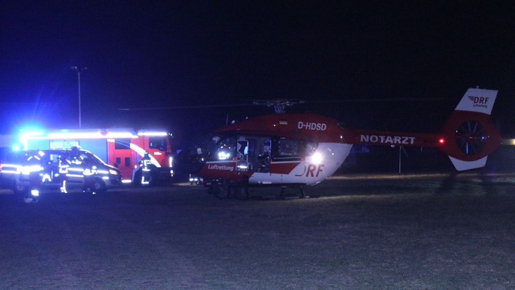 Unweit des Unfallorts landete der Rettungshubschrauber Christoph Berlin. 