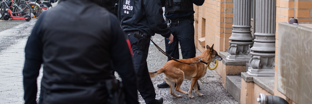 Großrazzia der Berliner Polizei gegen Clankriminalität: Auch dabei kommen Hunde zum Einsatz.