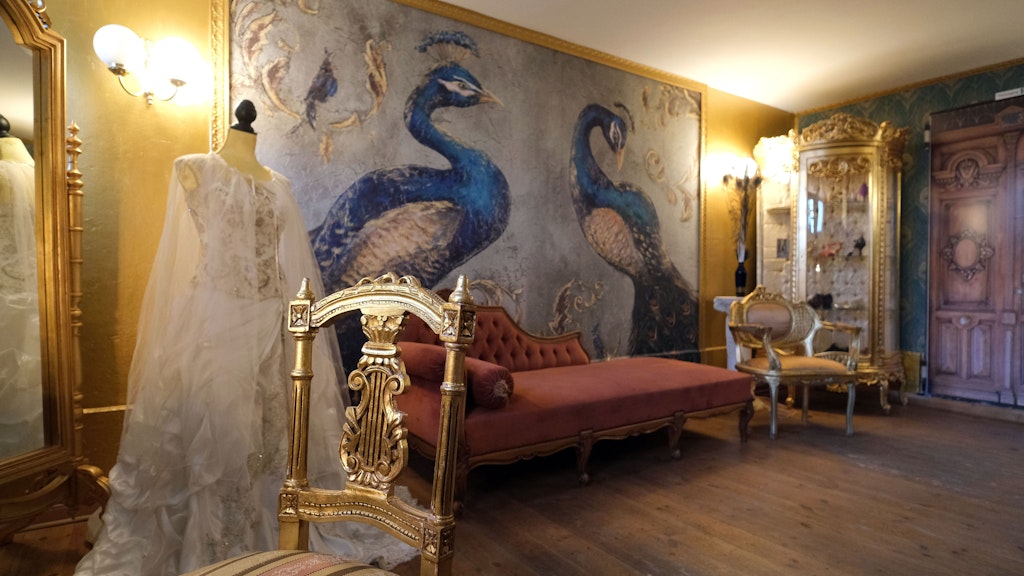 Im Pfauenzimmer zeigt Djamila Rempel zukünftig Teile ihrer Tango-Kollektion. Bräute können sich hierher zurückziehen. 