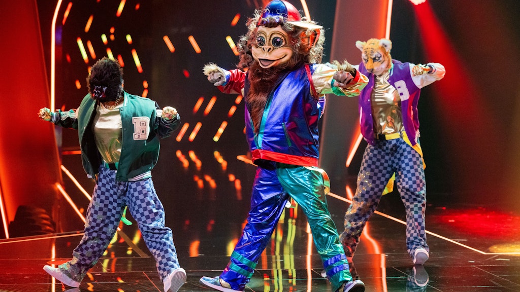 Immer gut drauf: Der Affe überzeugt auf der Bühne bei „The Masked Dancer“ mit viel Coolness.