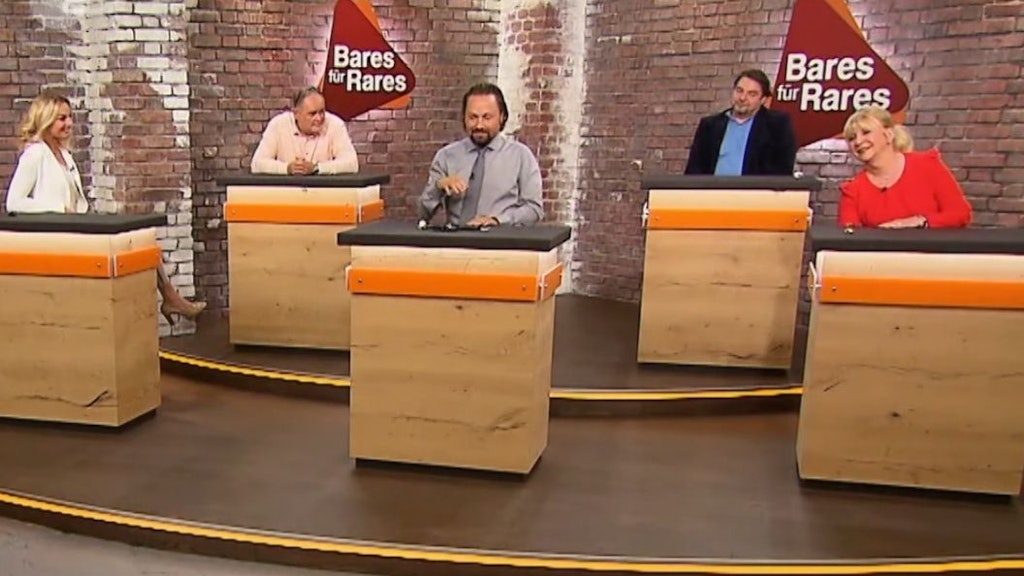 Die „Bares für Rares“-Händler liefern sich ein wildes Bietergefecht um den Anhänger mit Aquamarin.