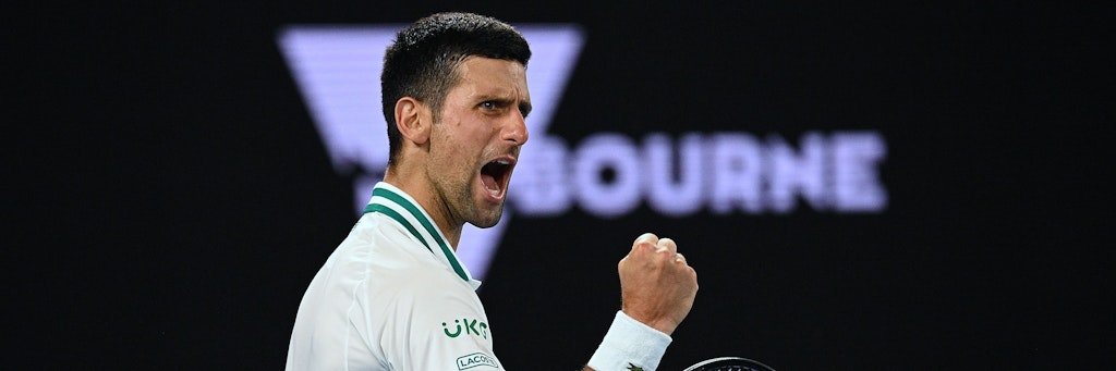 Novak Djokovic hat Grund zum Jubeln: Ein Gericht ordnet die Freilassung aus dem Abschiebehotel an.