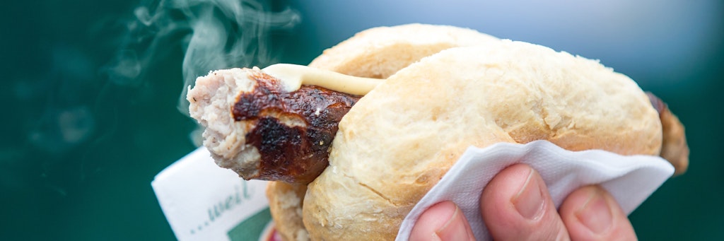 Die Thüringer Bratwurst ist weltweit berühmt für ihren außerordentlichen Geschmack. In den USA nennen sie viele aber einfach „Brat“.