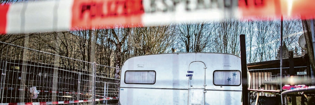 Auf dem Campingplatz Eichwald in Lügde in der inzwischen eingezäunten Parzelle des mutmaßlichen Täters steht der versiegelte Campingwagen.