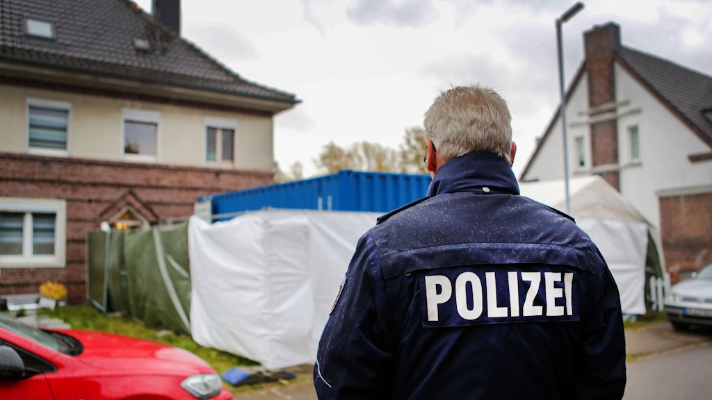 Bundesweit gab es 27 Festnahmen, davon 13 in Nordrhein-Westfalen.