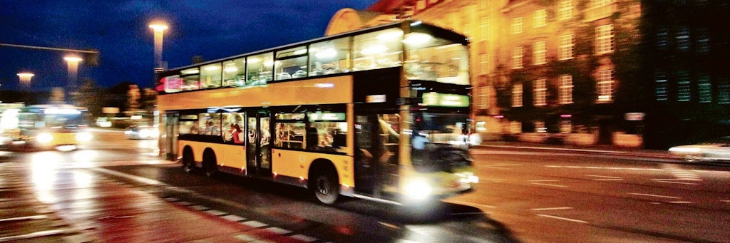 In einem Bus erlitt der Mann einen Herzstillstand (Symbolfoto). 