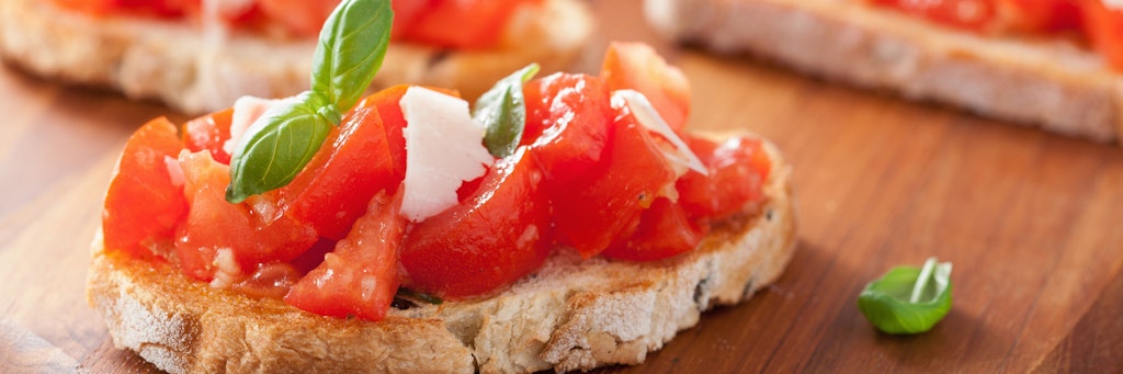Bruschetta ist ein italienischer Klassiker - aber mit dem richtigen Rezept müssen Sie nicht auf den nächsten Besuch beim Italiener warten.