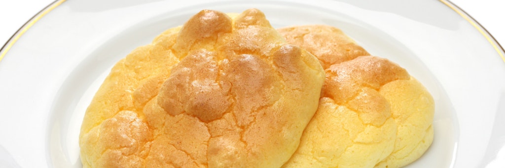 Luftig, locker, lecker! Dieses Brot ohne Kohlenhydrate ist sogenanntes Wolkenbrot. Mit diesem Rezept gelingt das Cloud Bread garantiert.