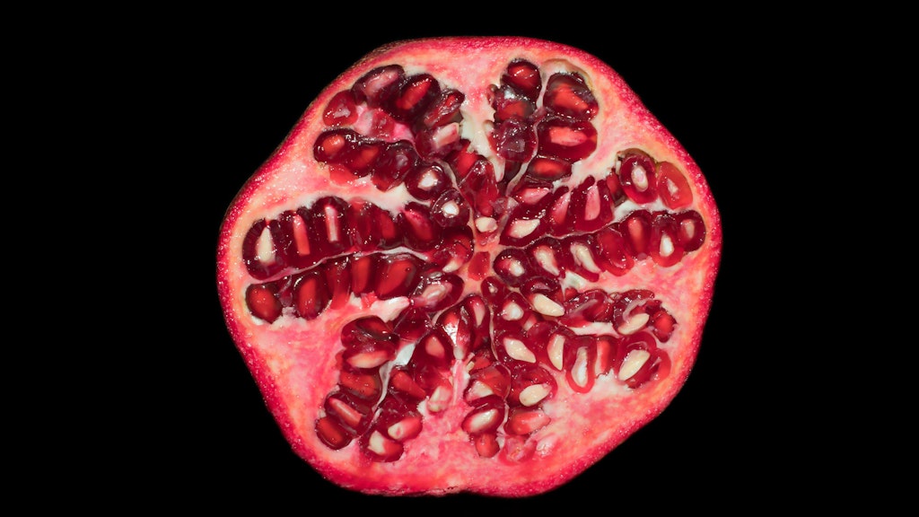 An die Kerne im Granatapfel heranzukommen, ist gar nicht so leicht. Oder doch?