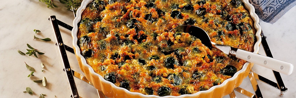 Rosenkohl kann man als Beilage, aber auch als Auflauf essen. Diese Version ist auch ohne Fleisch ein Hochgenuss.