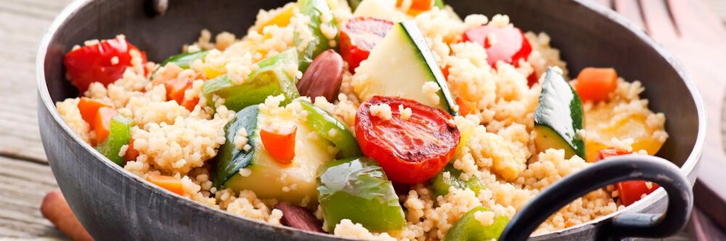 Probieren Sie mal unser Rezept für eine blitzschnelle Couscous-Pfanne mit Gemüse.