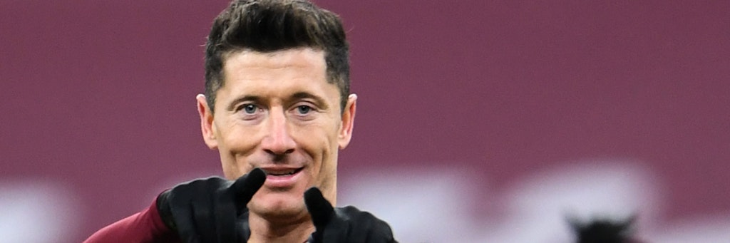  Bayern Stürmer Robert Lewandowski kann sich erneut über den Fifa-Titel des besten Fußballers freuen.