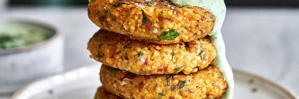 Es muss nicht immer ein Salat oder eine Gemüsepfanne mit Couscous sein, versuchen Sie mal diese Couscous-Bratlinge.