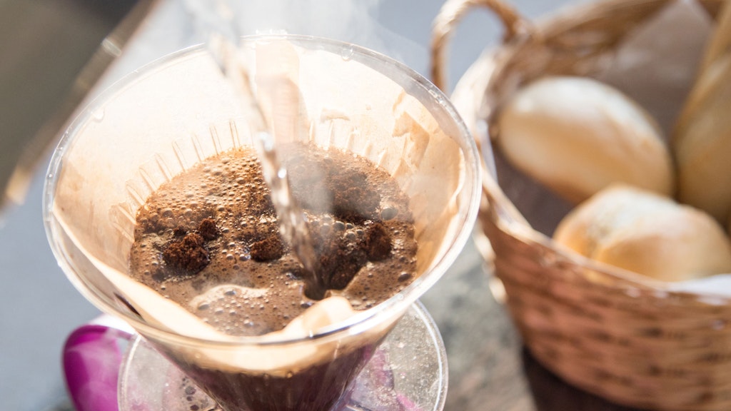 Frisch gebrühter Kaffee ist gesund – vor allem ohne Milch und Zucker.