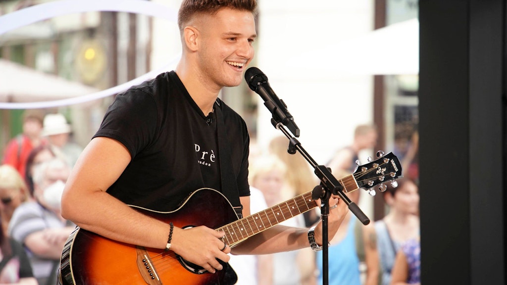 Din Omerhodzic hat seine Gitarre zum DSDS-Casting mitgebracht.