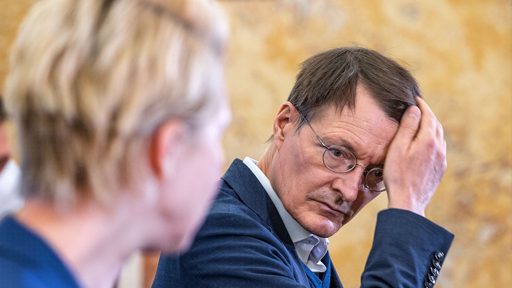 Bundesgesundheitsminister Karl Lauterbach (SPD) warnt vor Lockerungen. 