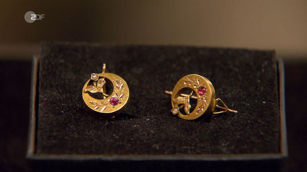 Haben diese Ohrringe etwa magische Kräfte? Schmuck-Expertin Wendela Horz von „Bares für Rares“ erzählt die Geschichte...