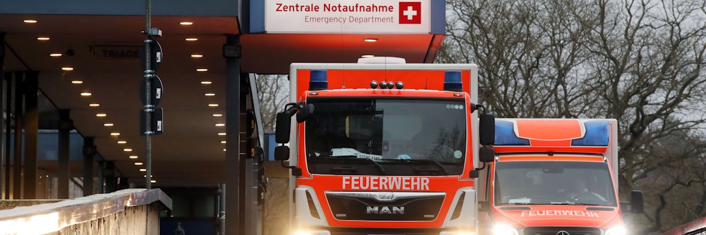 Rettungswagen vor der Notaufnahme am Benjamin-Franklin-Krankenhaus in Berlin