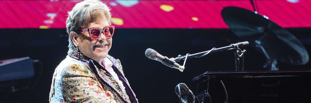Show-Star Elton John hat sich mit dem Coronavirus angesteckt.