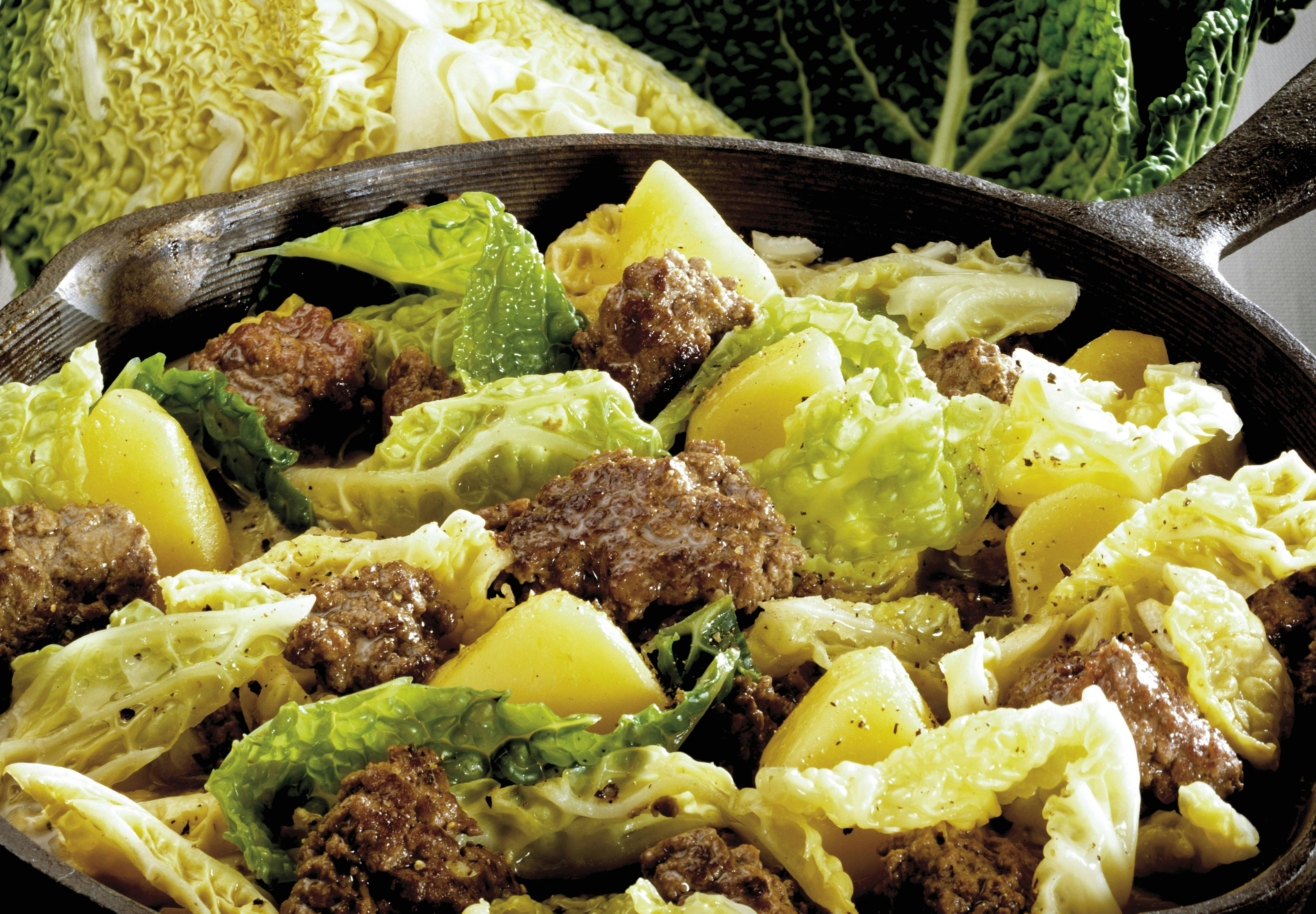 Leckeres Rezept wie bei Oma: Wirsing-Pfanne mit Kartoffeln und ...