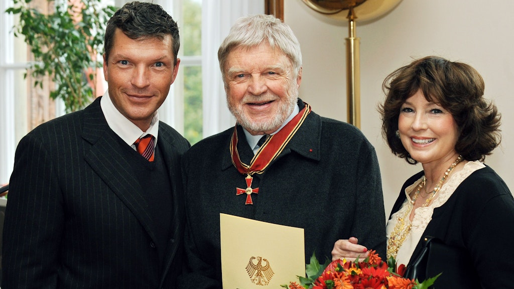 Einer der letzten gemeinsamen Auftritt: Der Schauspieler Hardy Krüger mit seinem Sohn Hardy Krüger Junior und seine Frau Anita Park 2009