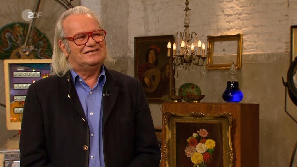 „Bares für Rares“-Experte Albert Maier ist begeistert von der monumentalen Statue.
