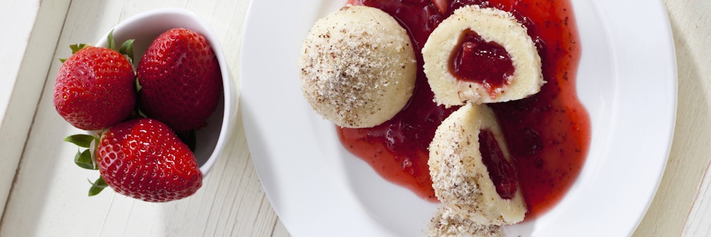Quarkknödel sind eine österreichische Spezialität. Wer sie nachmachen will, sollte dieses leckere Rezept versuchen.