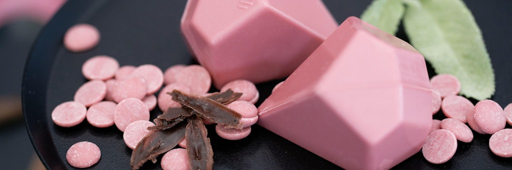 Auf einer Süßwarenmesse präsentierte ein Hersteller "Juwelen" aus Ruby-Schokolade.