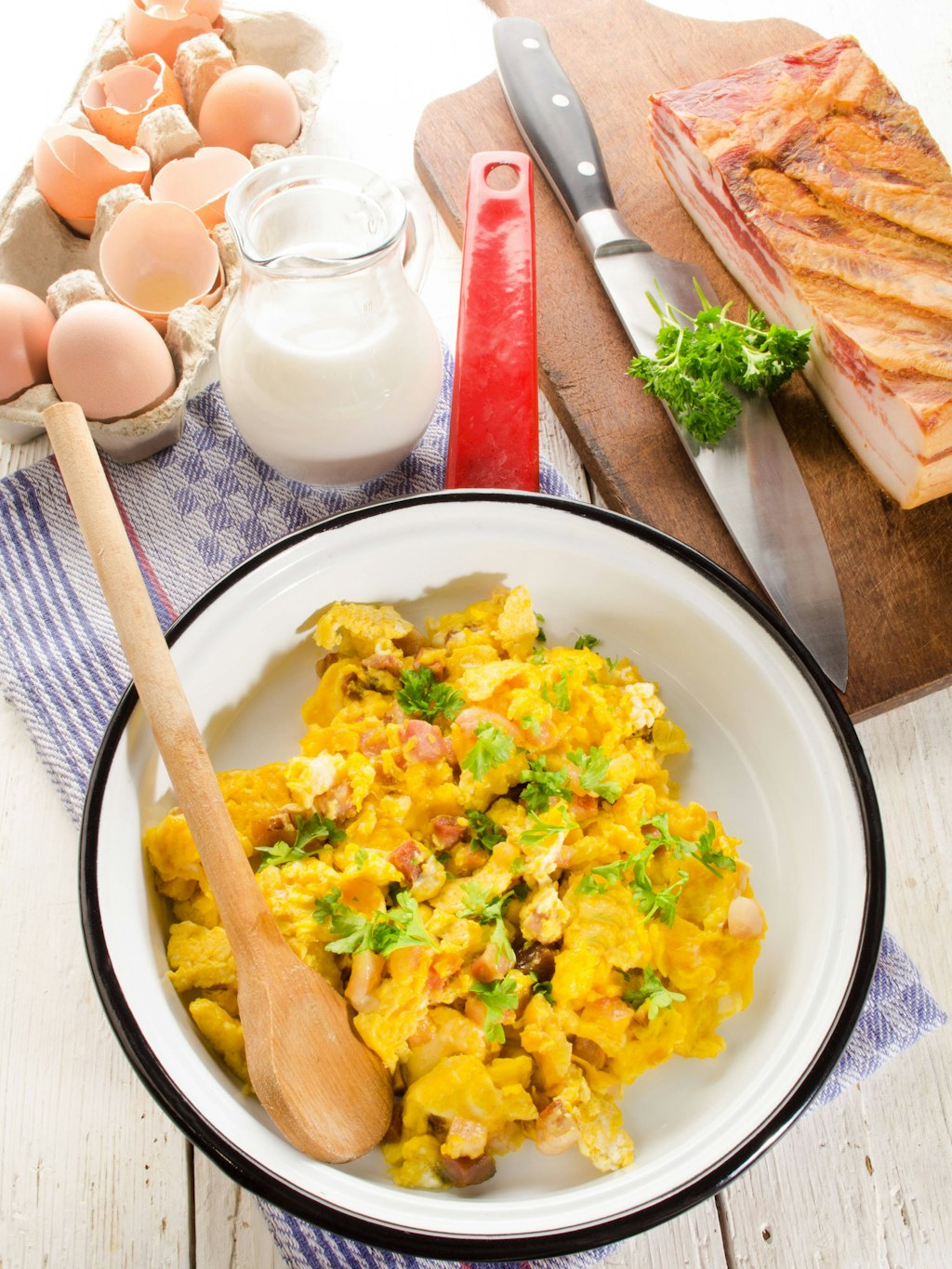 Rührei ist zum Frühstück einfach köstlich - und kann nach Belieben aufgepeppt werden.