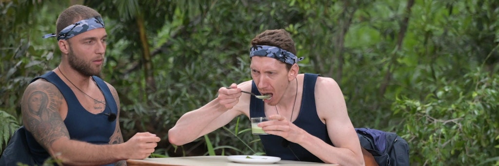 Erst Kegeln, dann Ekelkram essen. So erging es Filip Pavlovic und Manuel Flickinger im Dschungelcamp.