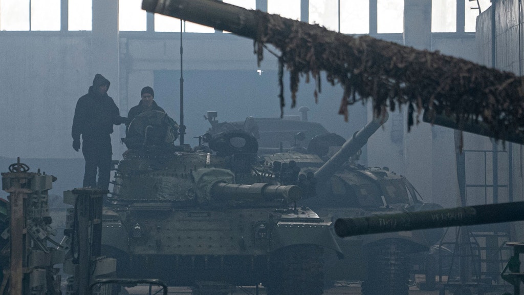 In Charkiw möbelt die Ukraine ihre alten T-64-Panzer auf, eine sowjetische Entwicklung der 1960er Jahre.