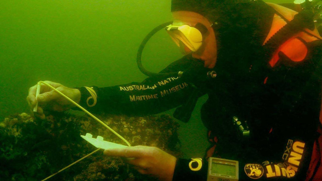 Taucher am vermeintlichen Wrack der „Endeavour“.