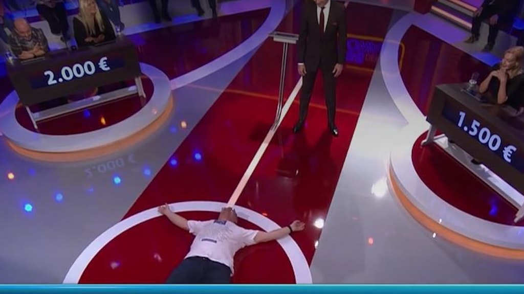 Elton versucht im Studio den Seestern.